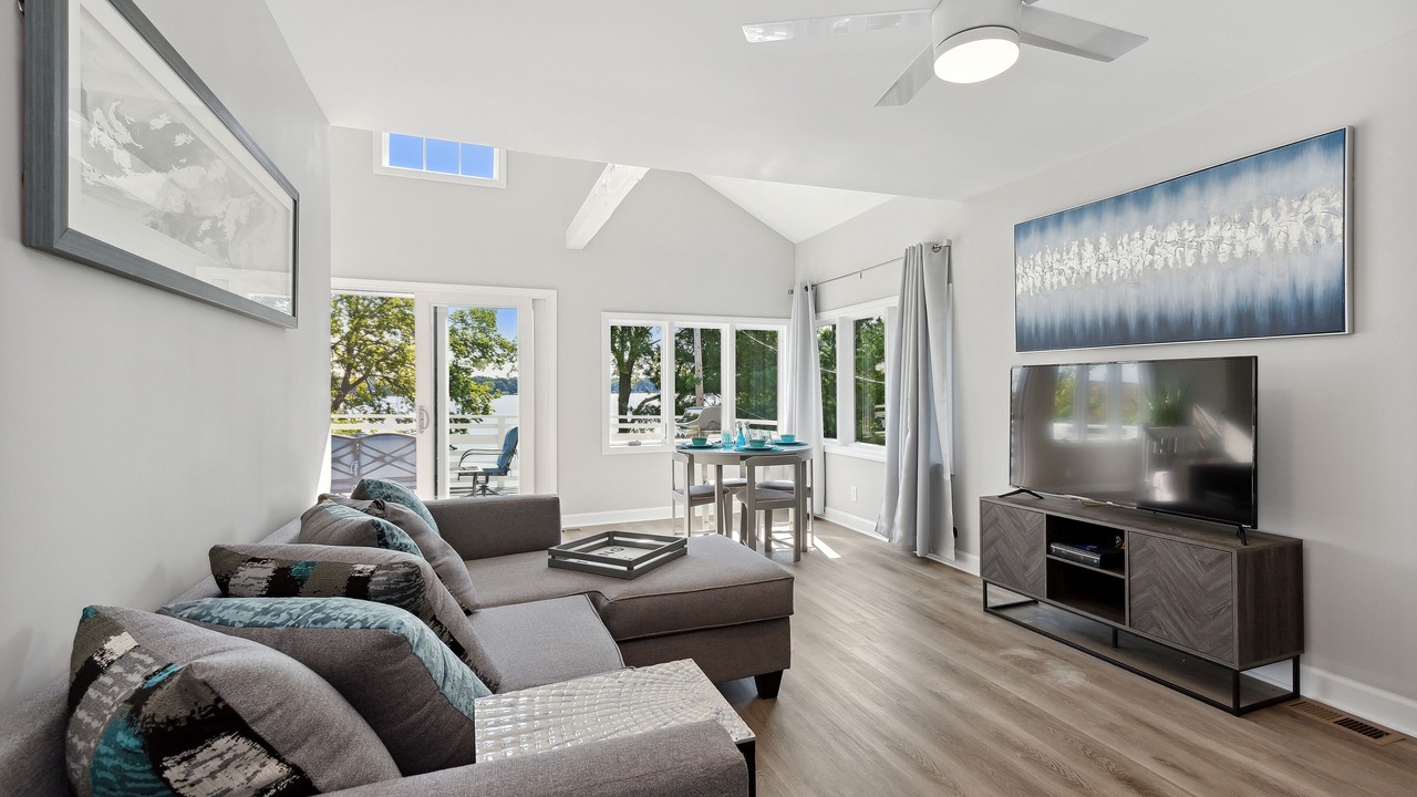 Photo of Livingroom in Fox Lake