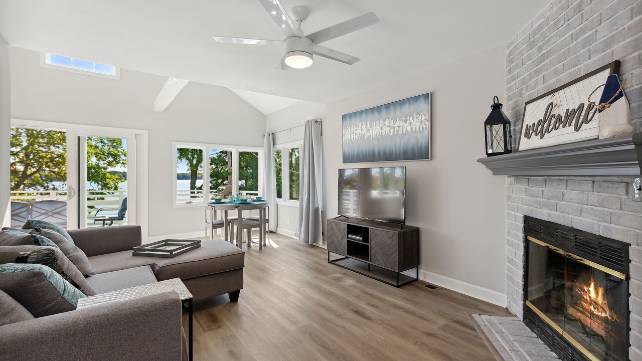Photo of Livingroom in Fox Lake