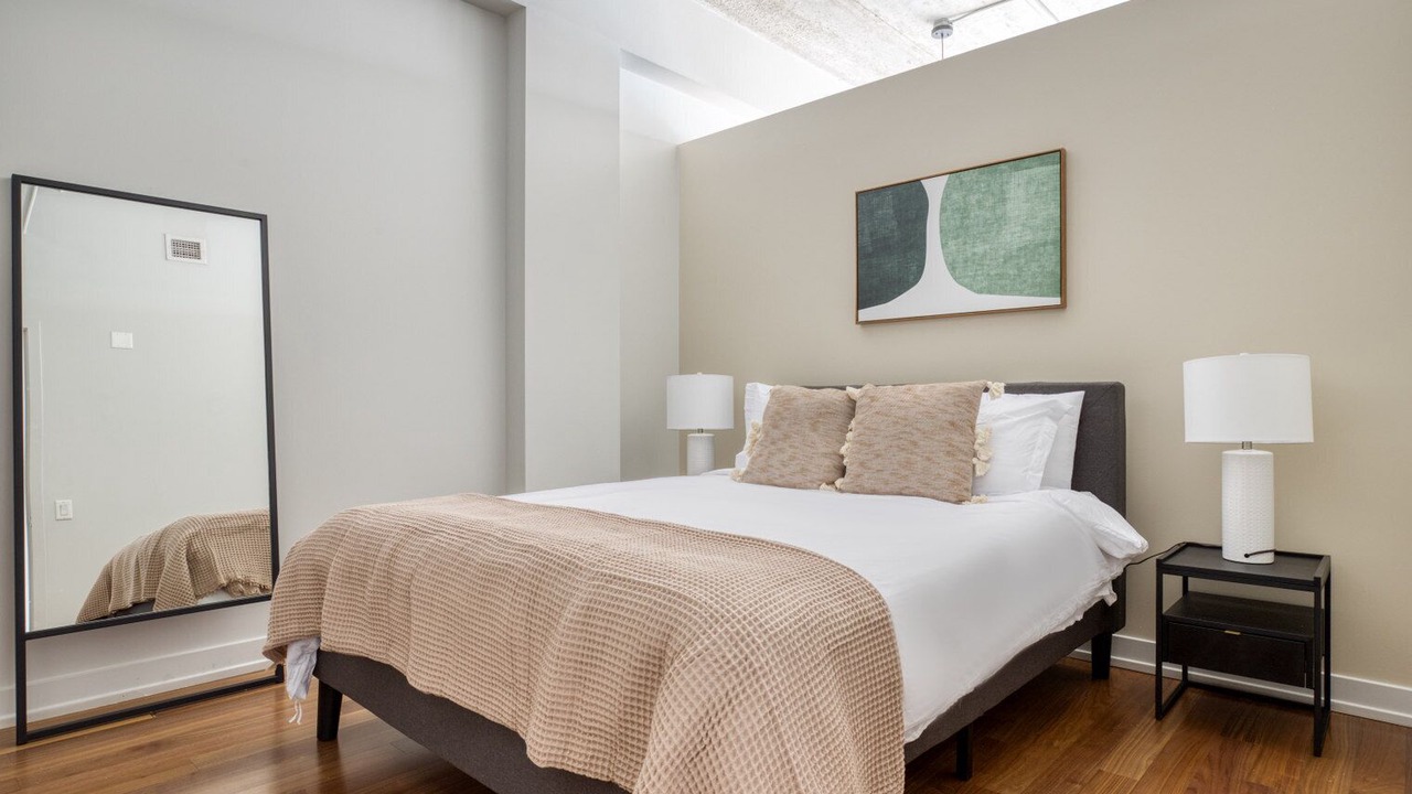 Photo of Bedroom in Near North Side