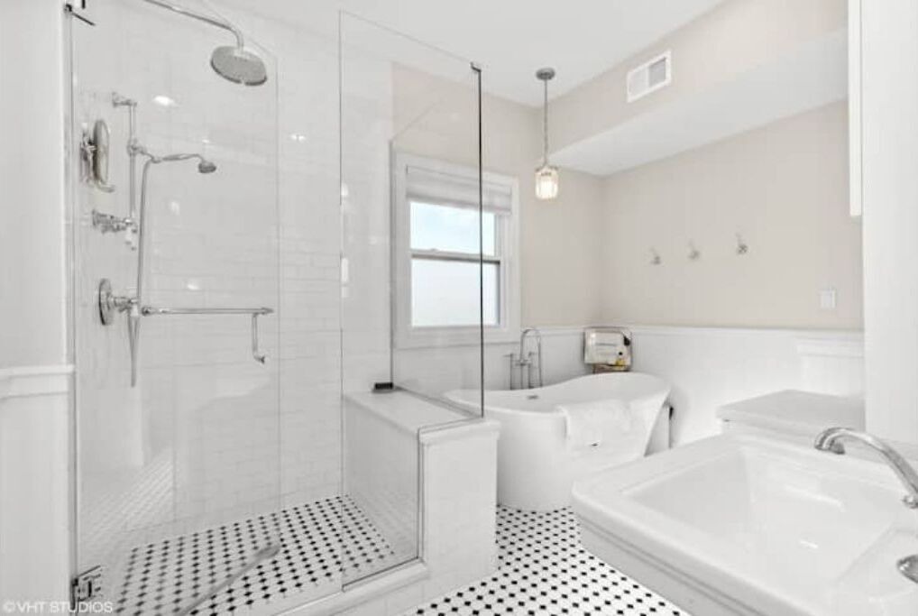 Photo of Bathroom in Edgewater Beach