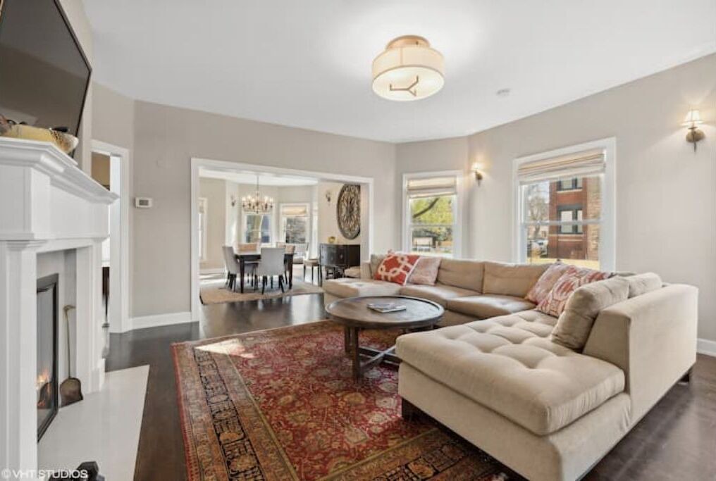 Photo of Livingroom in Edgewater Beach
