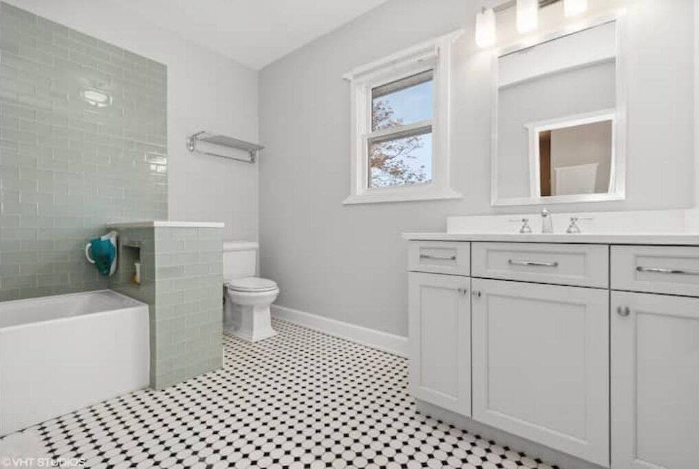 Photo of Bathroom in Edgewater Beach