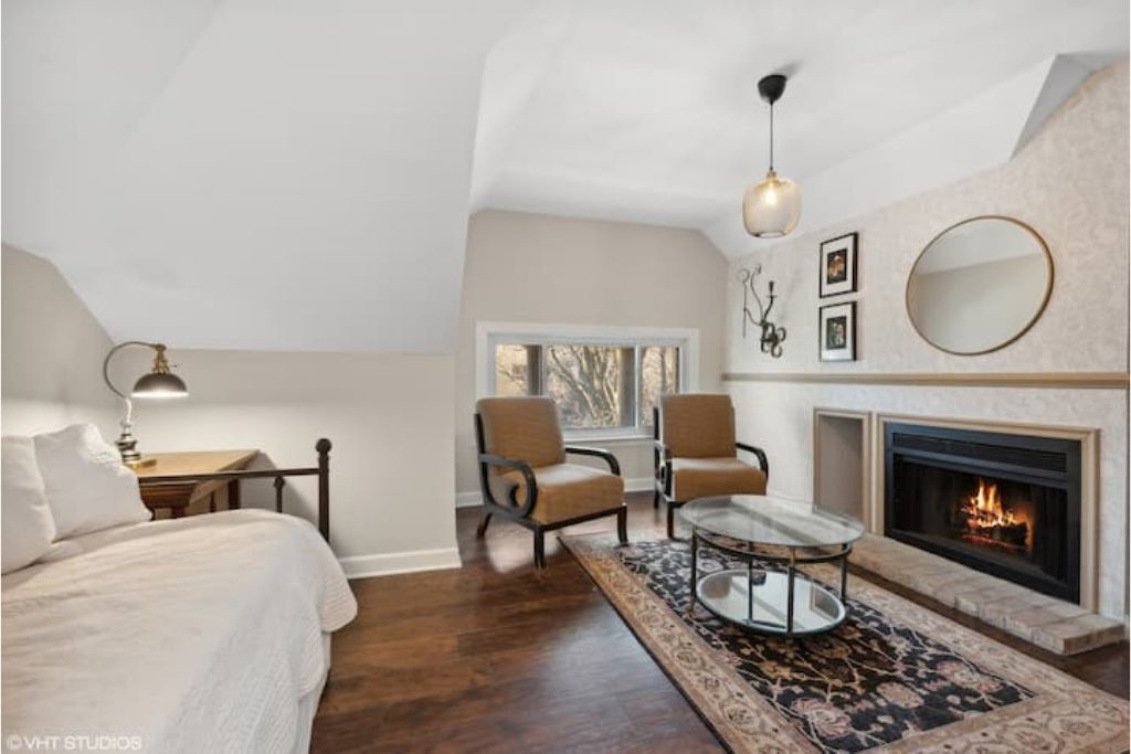 Photo of Bedroom in Edgewater Beach