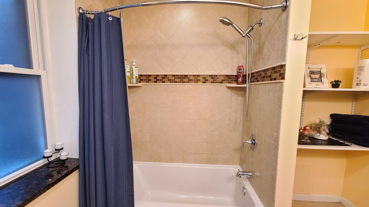 Photo of Bathroom in Rogers Park