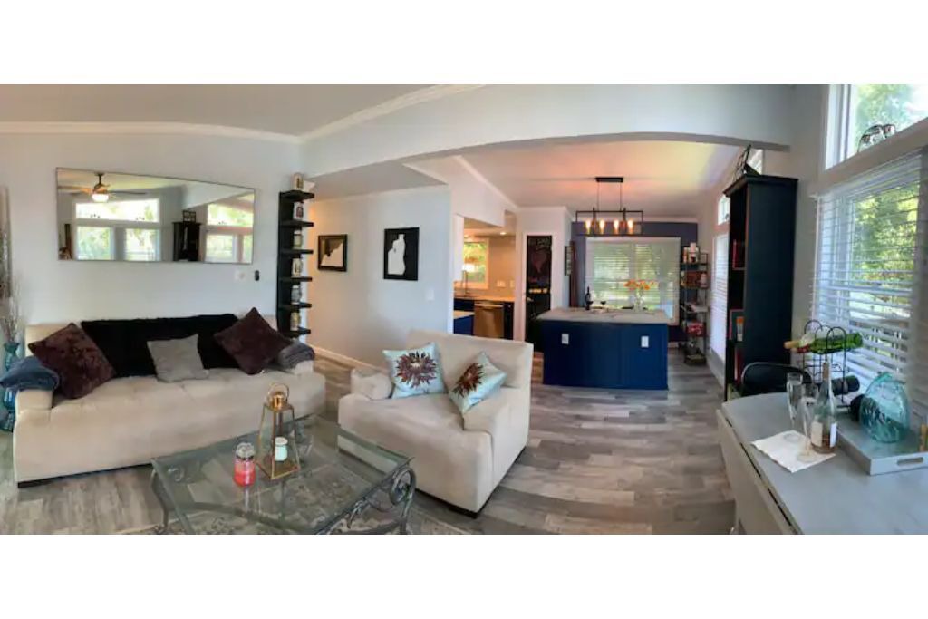 Photo of Livingroom in Lynn Center