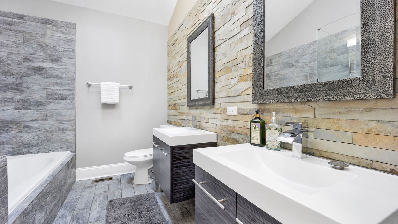 Photo of Bathroom in Grand Boulevard