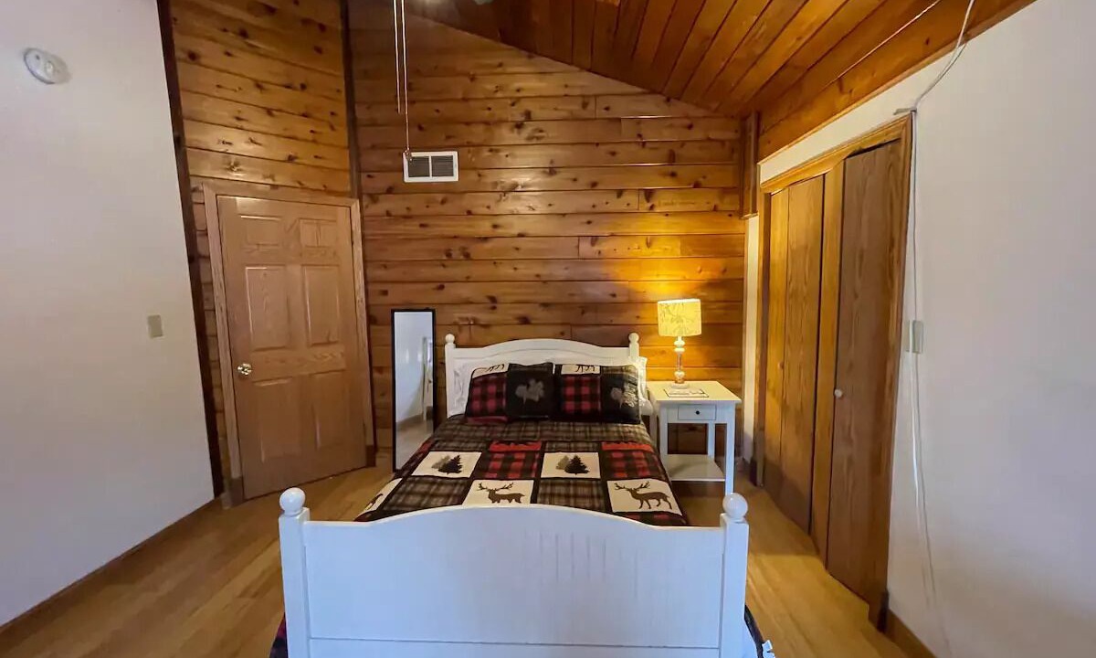 Photo of Bedroom in Holcomb