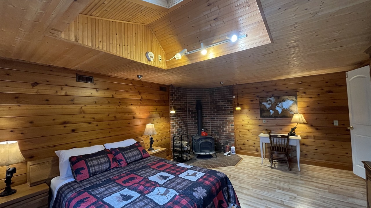 Photo of Bedroom in Holcomb