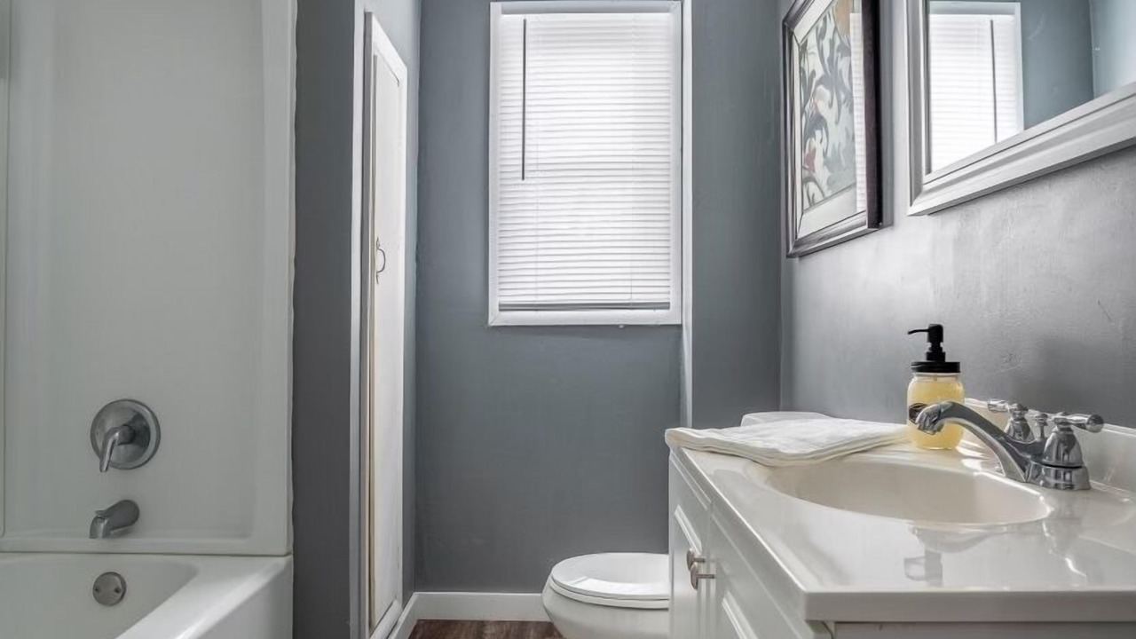 Photo of Bathroom in Lynn Center