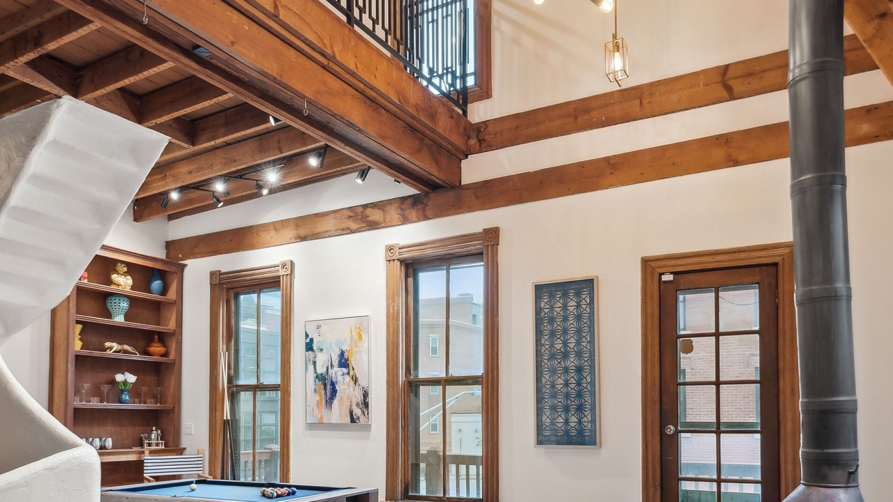 Photo of Livingroom in Lake View East