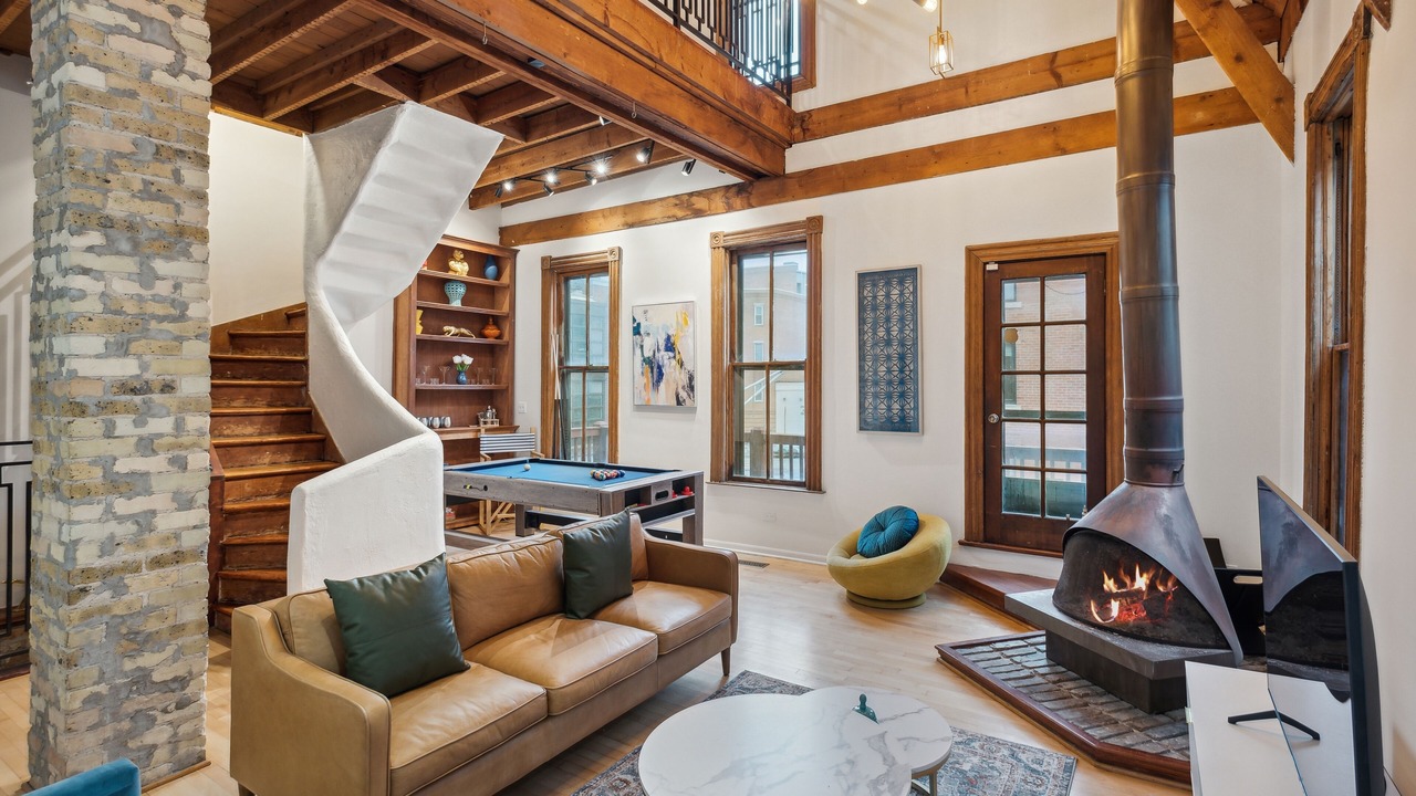 Photo of Livingroom in Lake View East