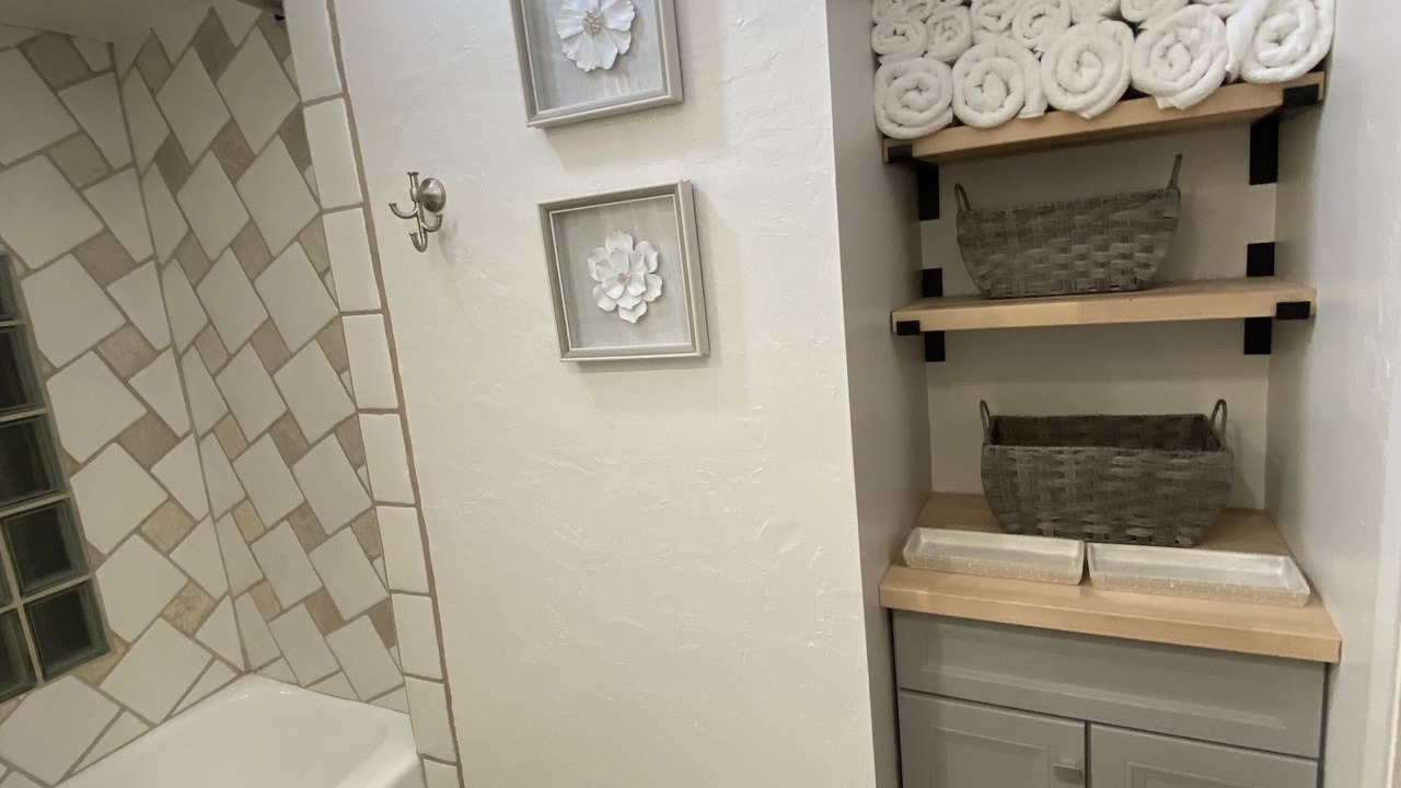 Photo of Bathroom in Lake View East