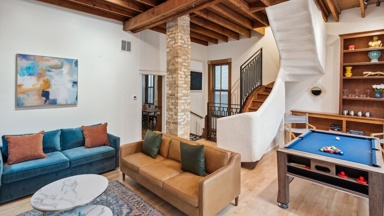 Photo of Livingroom in Lake View East