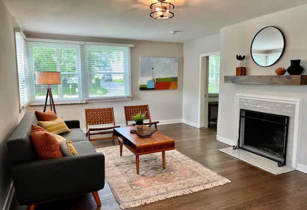 Photo of Livingroom in Lake Bluff