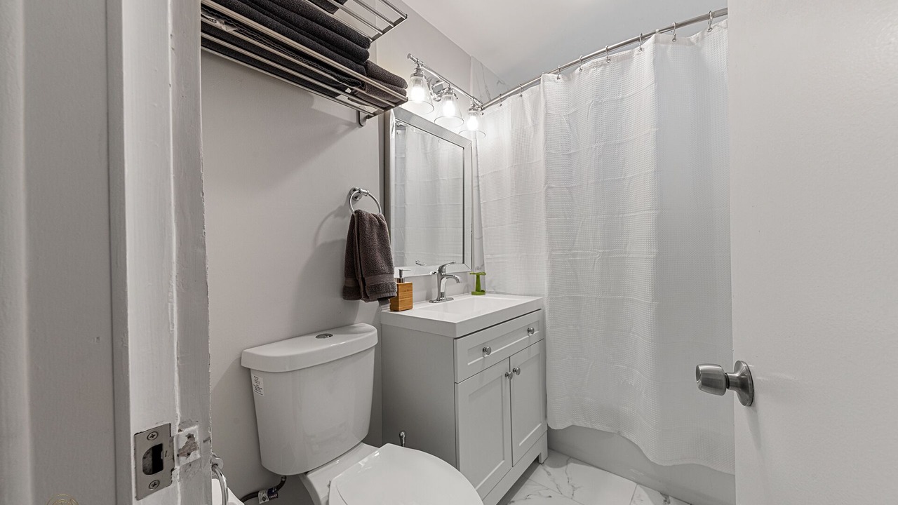 Photo of Bathroom in Budlong Woods