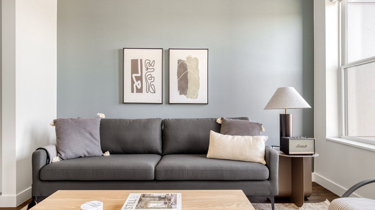 Photo of Livingroom in Elmhurst
