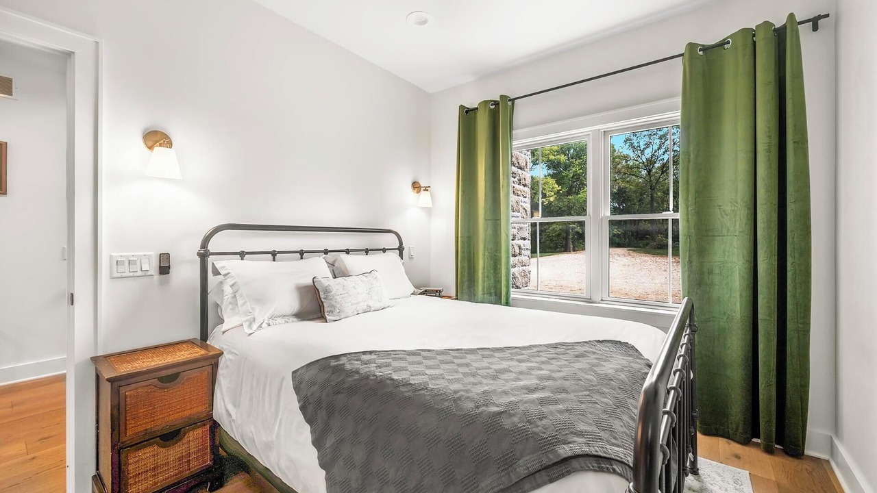Photo of Bedroom in Elizabeth