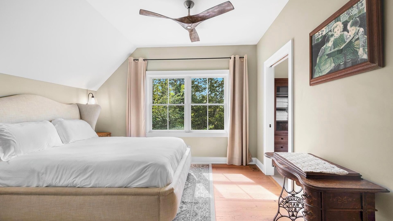 Photo of Bedroom in Elizabeth