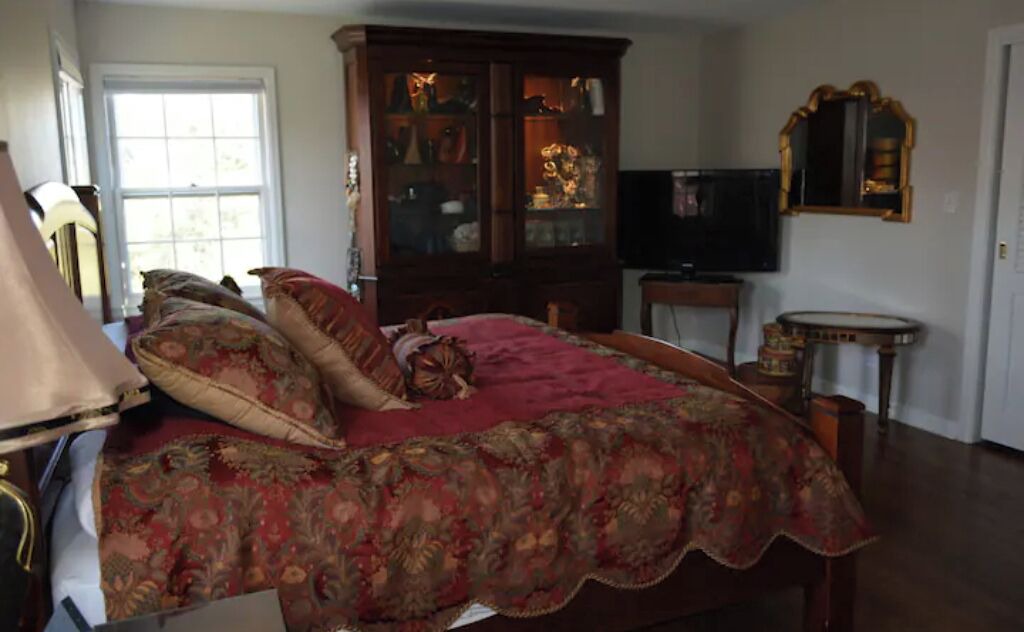 Photo of Bedroom in Lake Forest