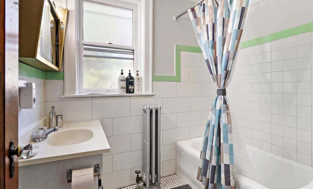 Photo of Bathroom in Cragin