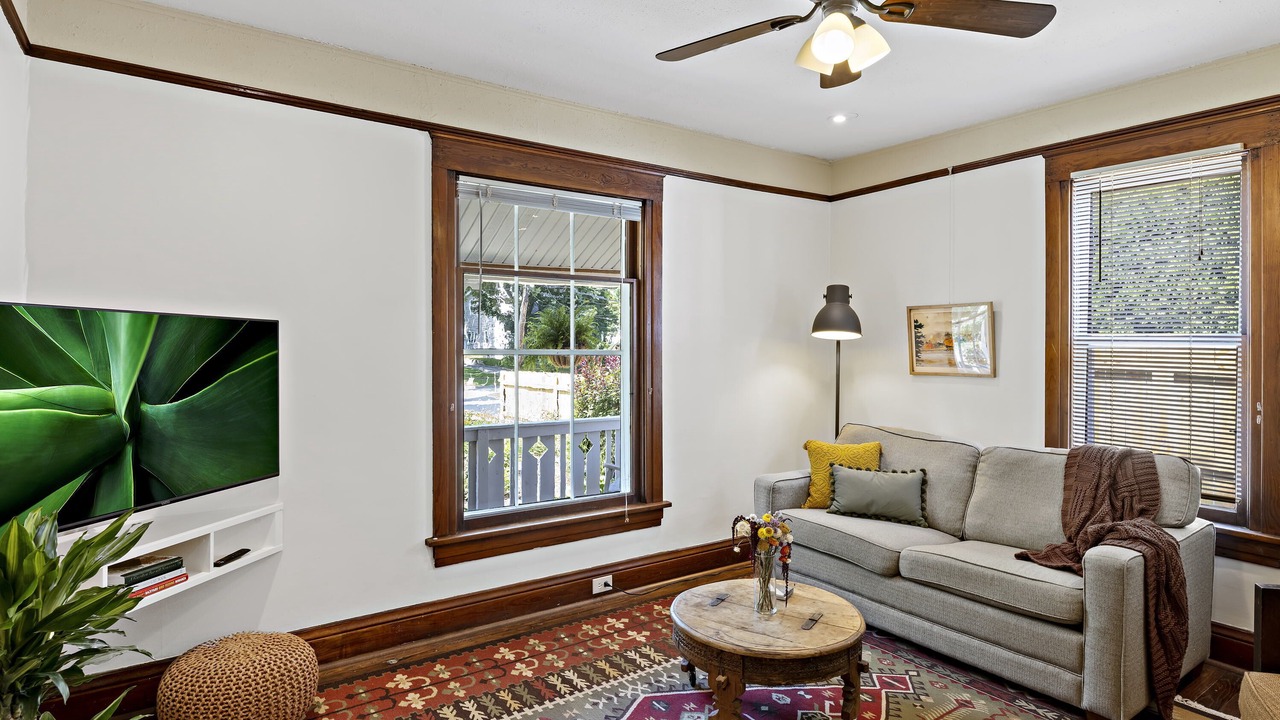 Photo of Livingroom in Russell