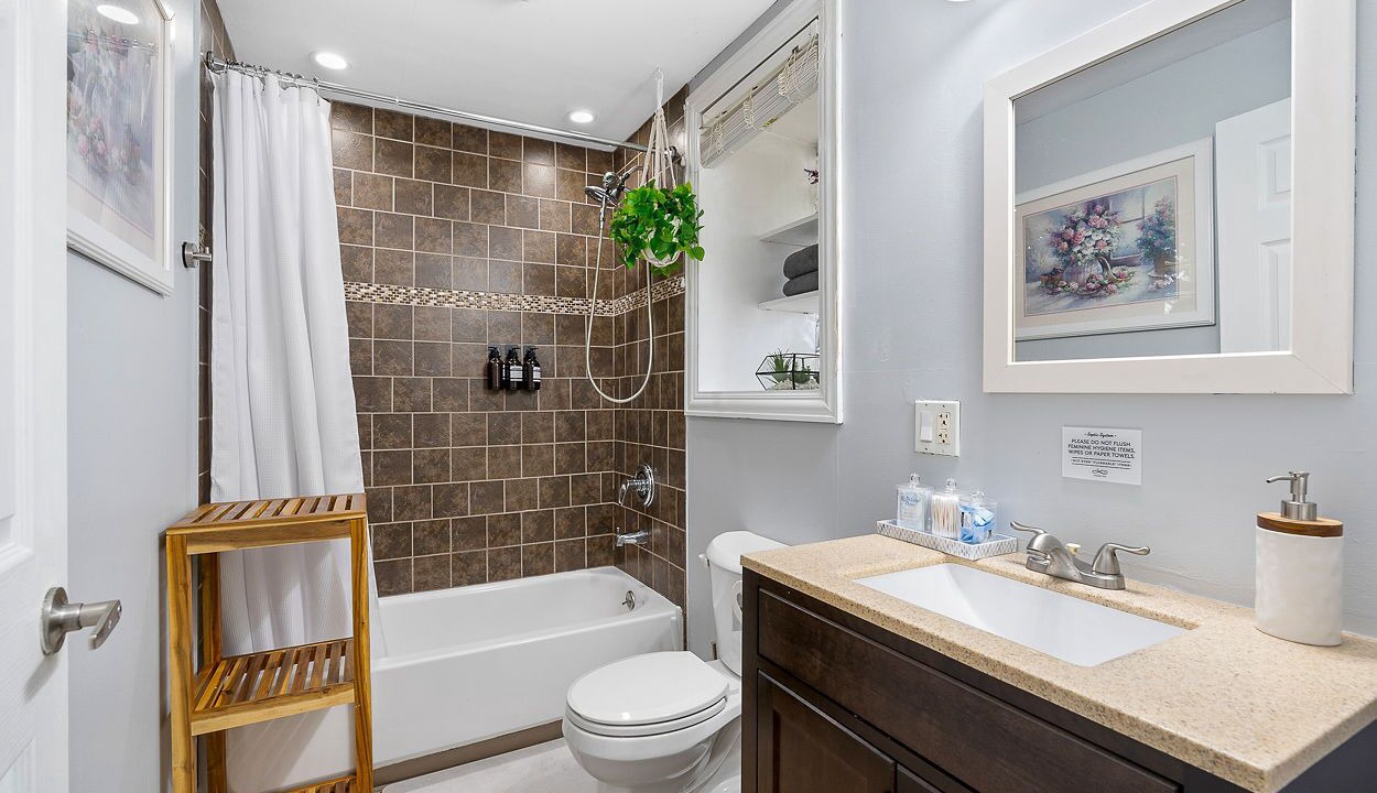 Photo of Bathroom in East Garfield Park