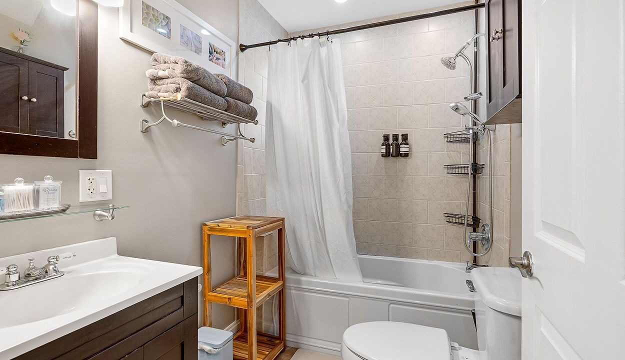 Photo of Bathroom in East Garfield Park