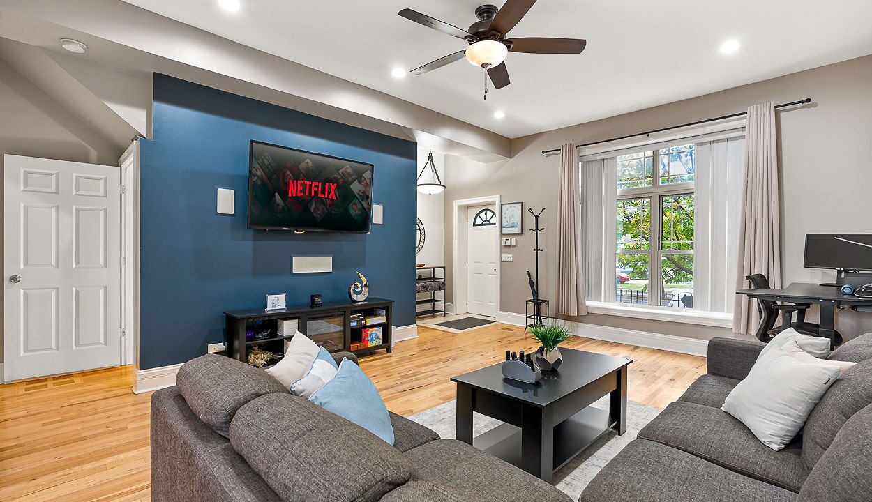 Photo of Livingroom in East Garfield Park