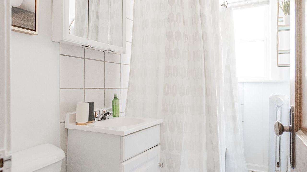 Photo of Bathroom in Rogers Park