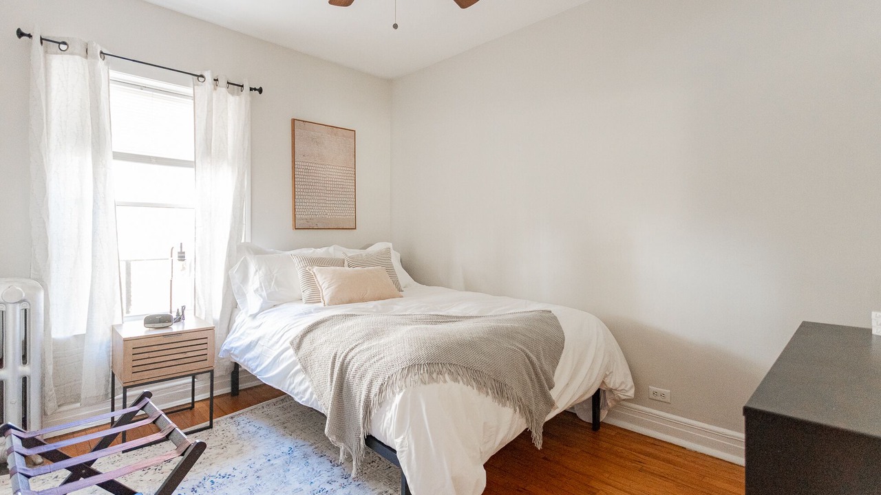 Photo of Bedroom in Rogers Park