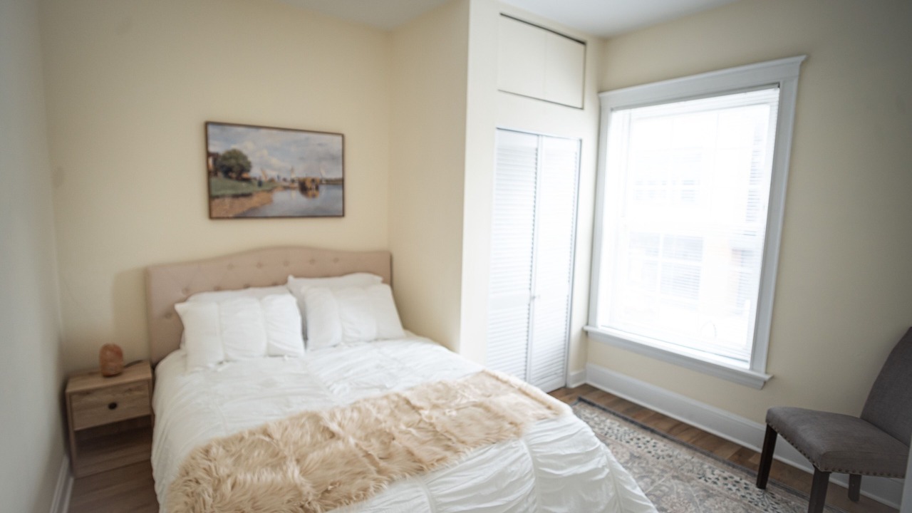 Photo of Bedroom in Lakeview