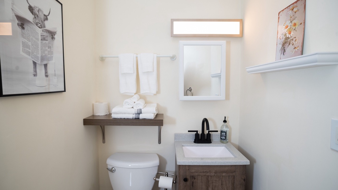 Photo of Bathroom in Lakeview