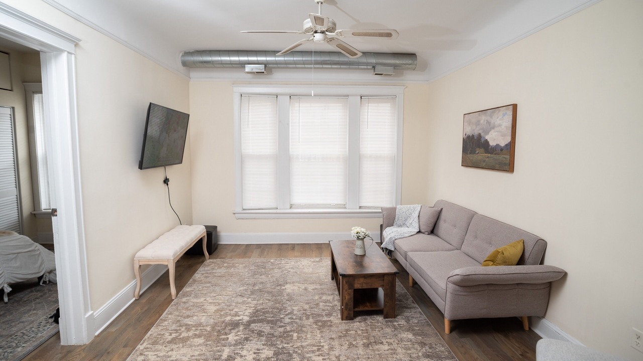 Photo of Livingroom in Lakeview