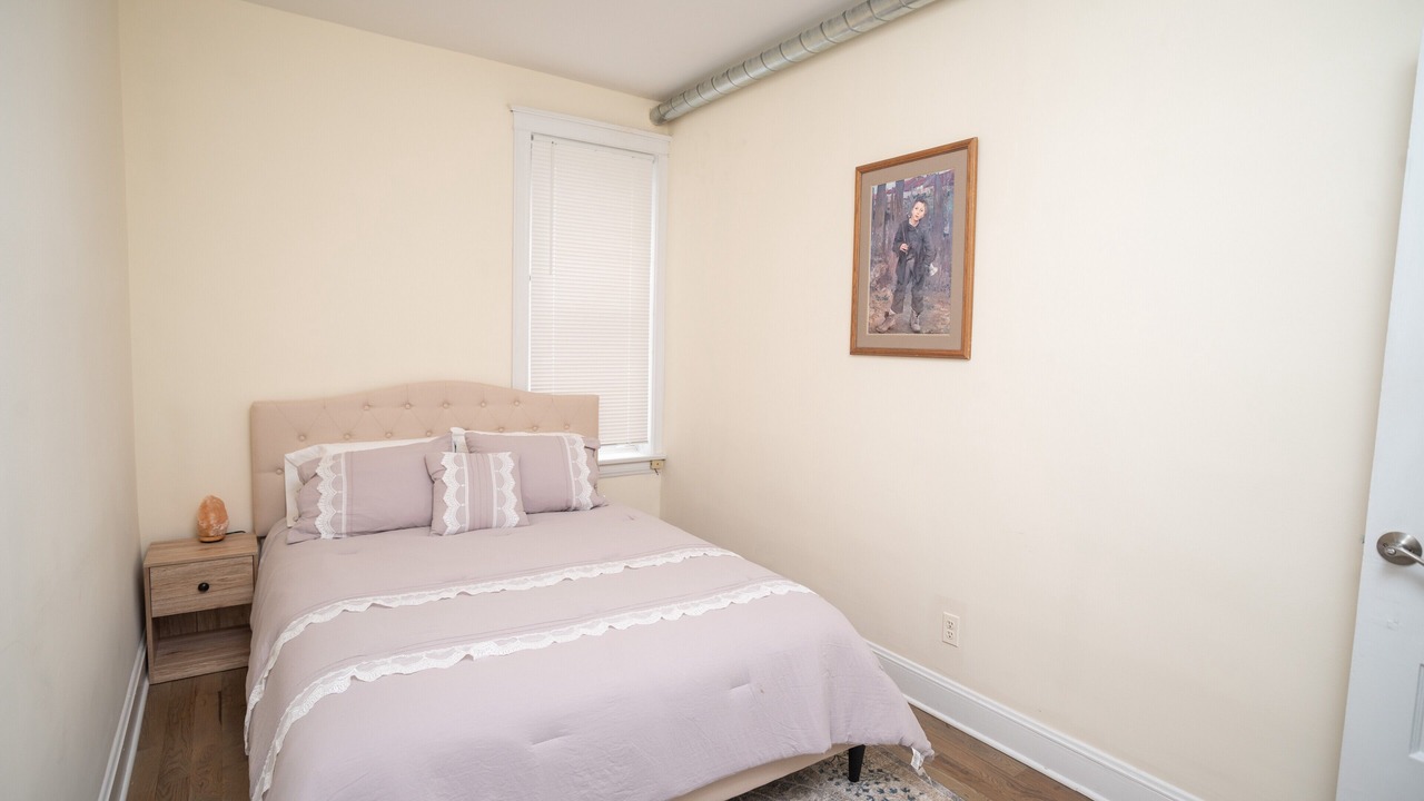 Photo of Bedroom in Lakeview