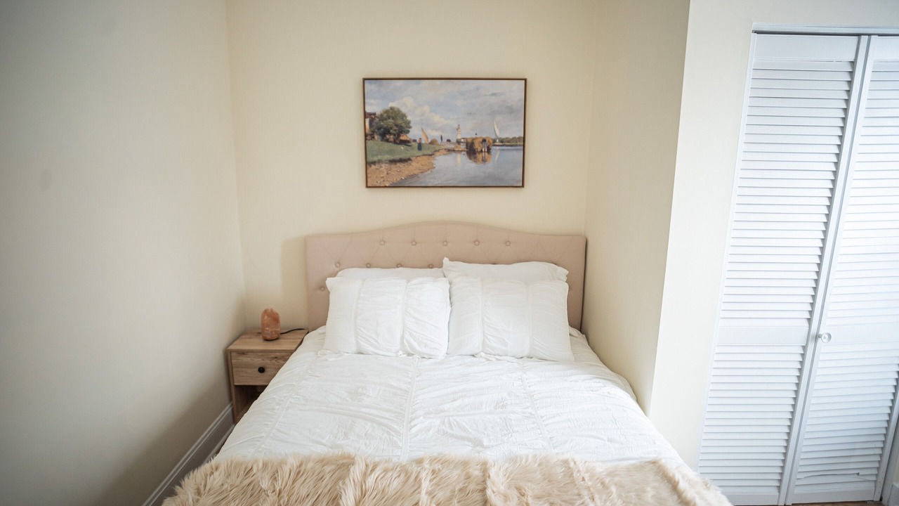 Photo of Bedroom in Lakeview