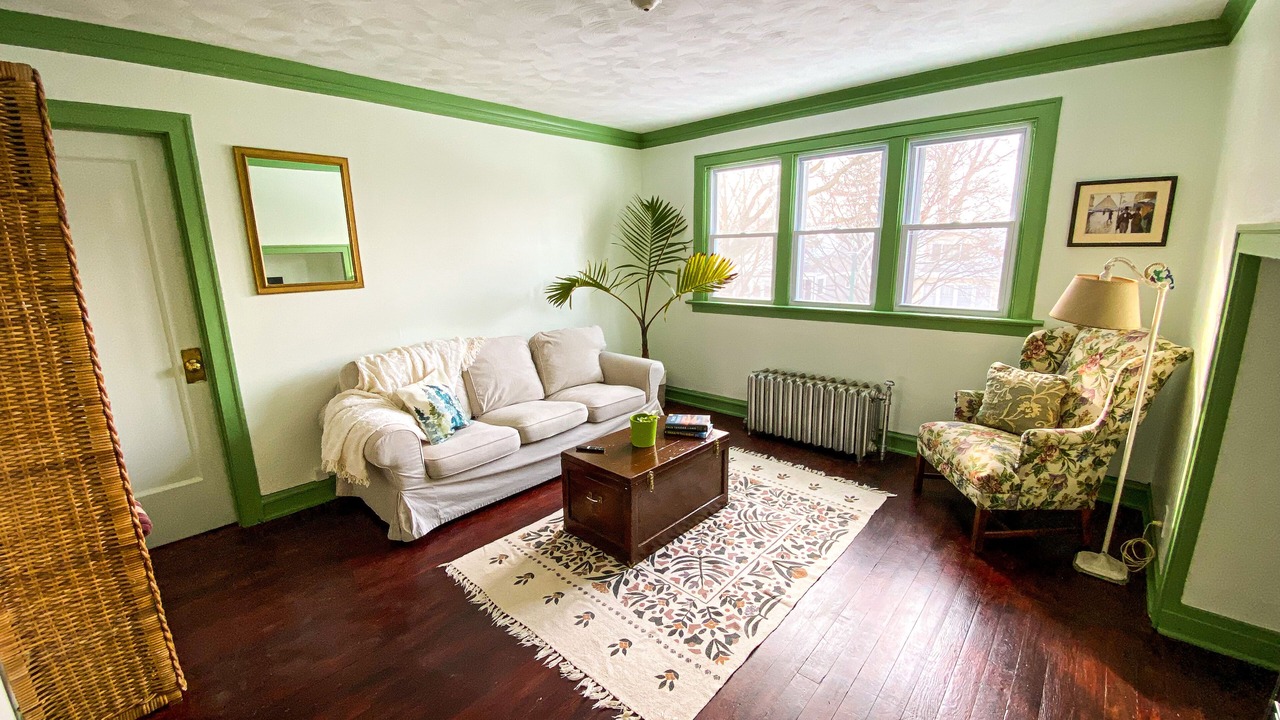 Photo of Livingroom in Norwood Park East