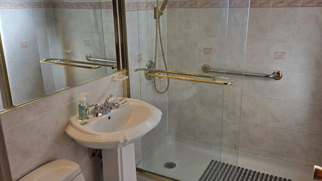 Photo of Bathroom in South Holland