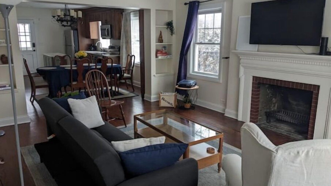 Photo of Livingroom in Evanston