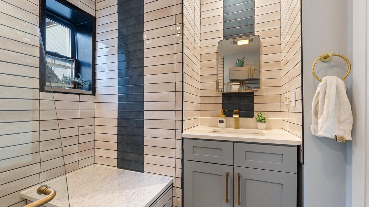 Photo of Bathroom in Logan Square