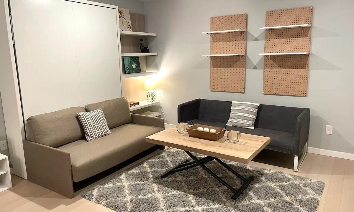 Photo of Livingroom in Champaign