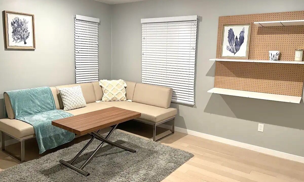 Photo of Livingroom in Champaign