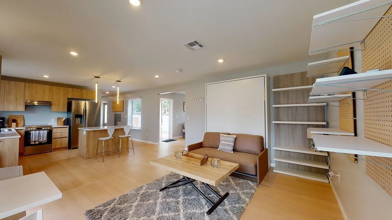 Photo of Livingroom in Champaign