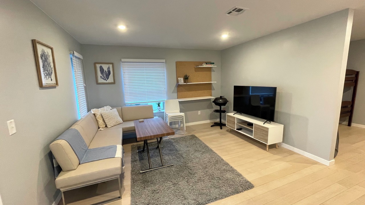Photo of Livingroom in Champaign