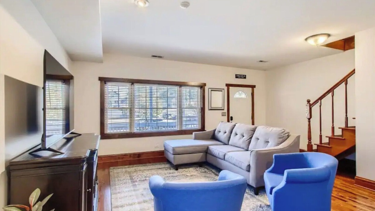 Photo of Livingroom in West Lakeview