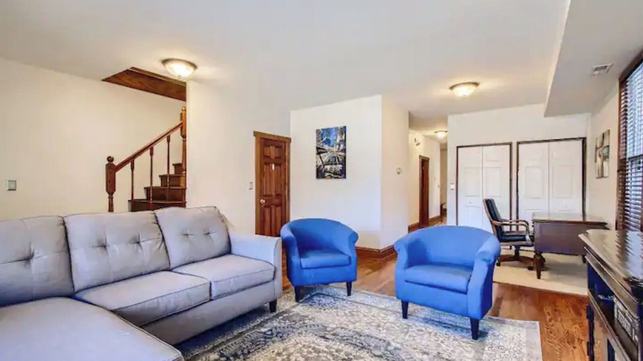 Photo of Livingroom in West Lakeview
