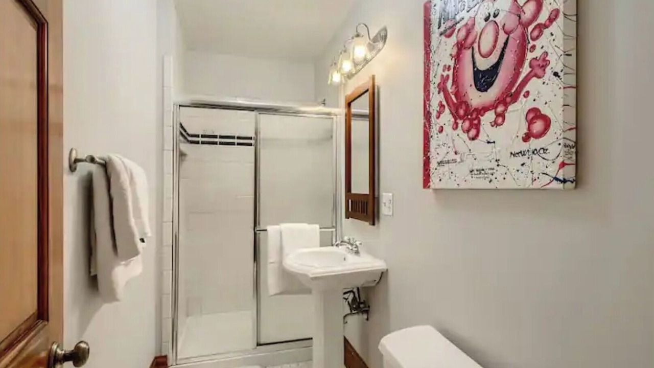 Photo of Bathroom in West Lakeview