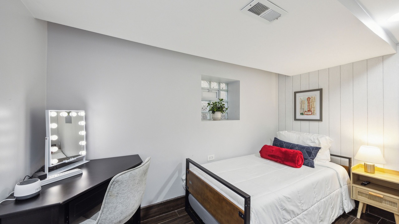 Photo of Bedroom in Wrightwood Neighbors