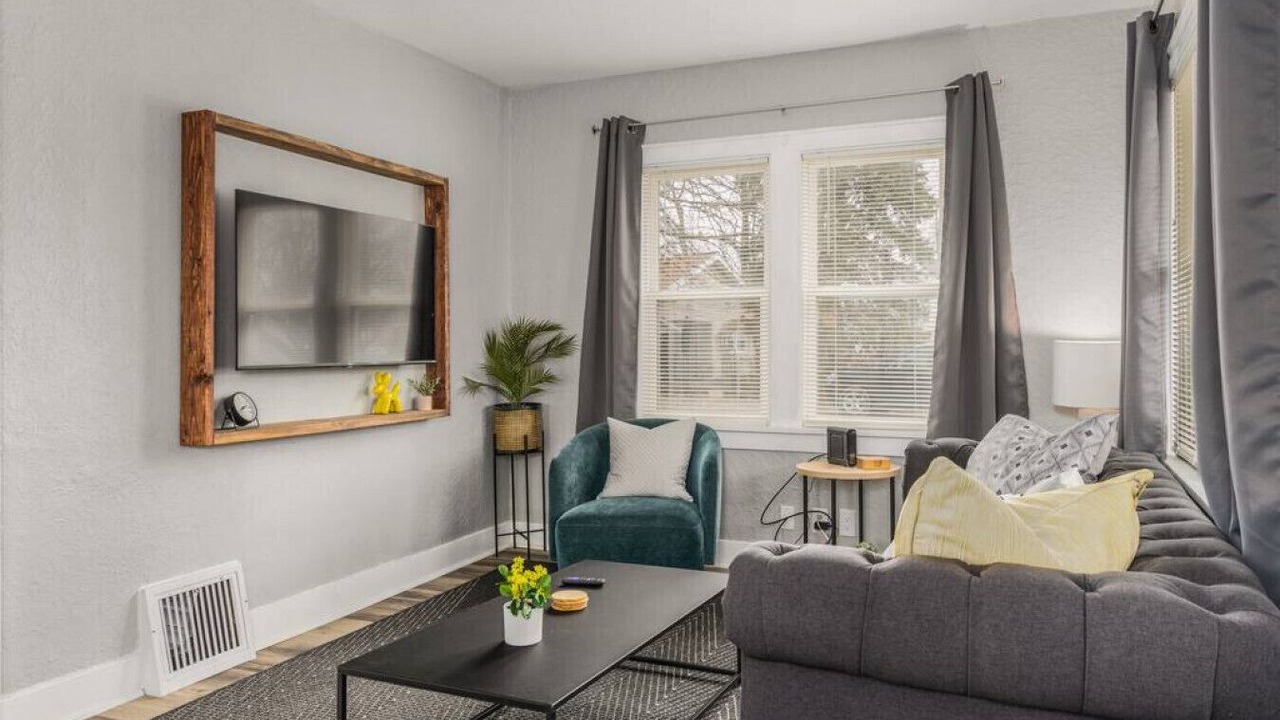 Photo of Livingroom in East Peoria