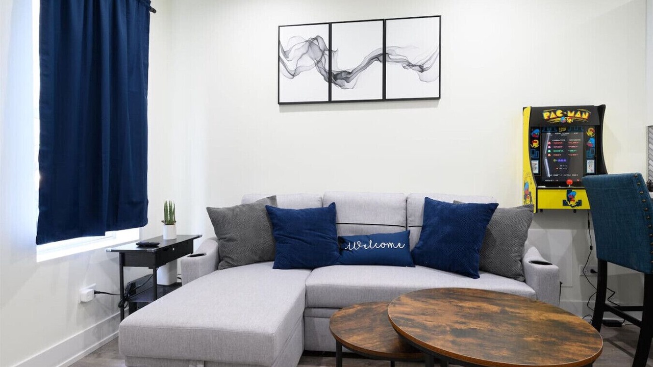 Photo of Livingroom in Little Village