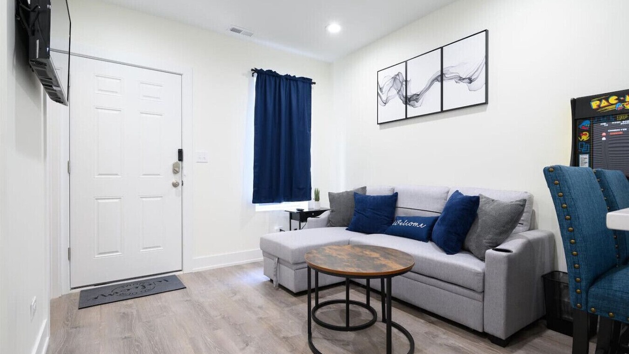 Photo of Livingroom in Little Village